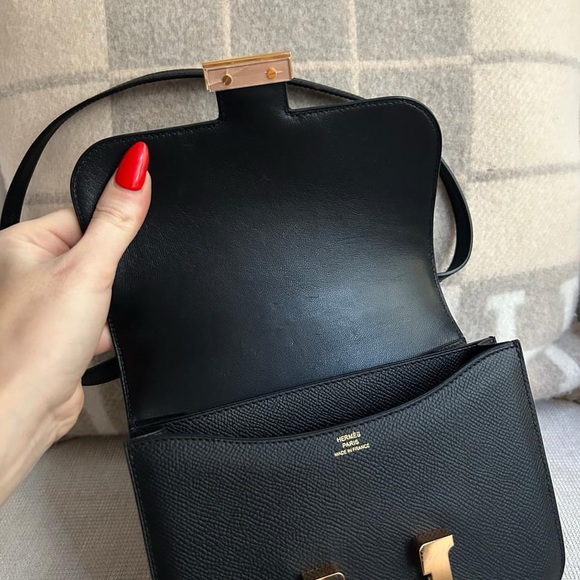 SOLD!Black Epsom Constance 18 GHW
C Stamp (2018). Highly sought after H neutral! - Picture 7 of 14